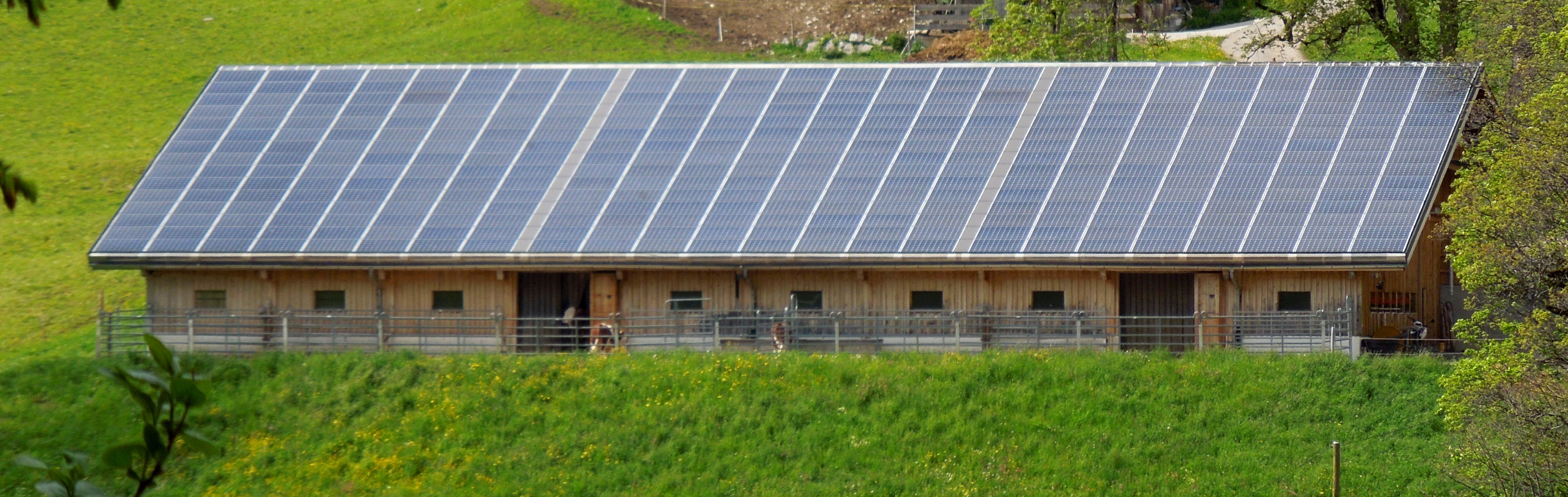 Scheune mit Photovoltaikanlage...